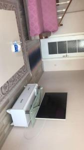 Televízia a/alebo spoločenská miestnosť v ubytovaní Relaxable Apartment in Eyüp sultan