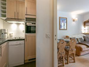 Appartement Val-d'Isère, 2 pièces, 4 personnes - FR-1-694-157 tesisinde mutfak veya mini mutfak