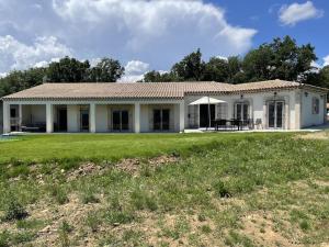 a large white house with a large yard at Villa Rians in Rians