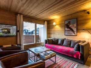 a living room with a couch and a table at Appartement Val-d'Isère, 4 pièces, 8 personnes - FR-1-694-307 in Val-d'Isère
