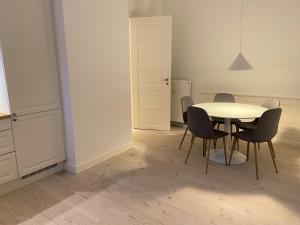 a dining room with a white table and chairs at City Center Apartments 870 in Copenhagen