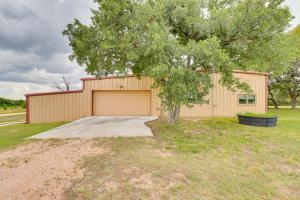 Jardín al aire libre en Bertram Ranch Property with Patio and Gas Grill!