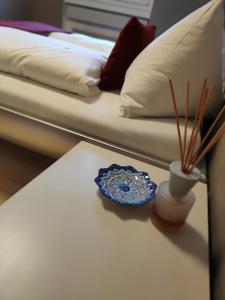 a blue plate on a table next to a bed at Central Serviced Apartments in Engelberg
