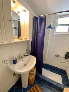 Ένα μπάνιο στο DeVal • Kiveri apartment • +18 φωτογραφίες