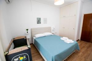 A bed or beds in a room at Harmony Apartment Kavala