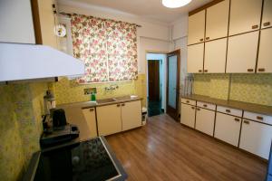 A kitchen or kitchenette at Harmony Apartment Kavala