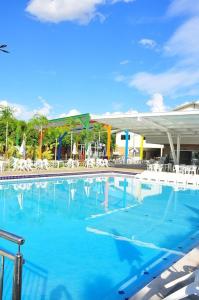 Bazén v ubytování Di Roma FIORI nebo v jeho okolí