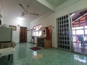 龙运FBS Inn Dungun的相册照片