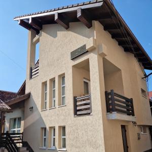 a large building with a balcony on the side of it at Casa Miruna & Noris in Bran