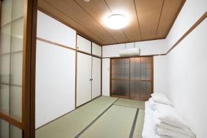 a room with white walls and a ceiling at Kamiyama Mansion - Vacation STAY 14621 in Osaka