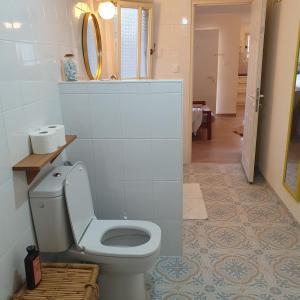 a bathroom with a white toilet in a room at היחידה בגומא in Kefar Weradim