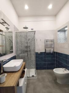 a bathroom with a sink and a shower and a toilet at La Puteca in Naples