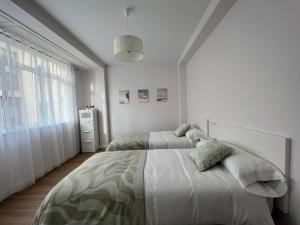 Łóżko lub łóżka w pokoju w obiekcie Cedemar 2