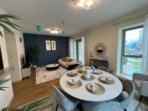 O zonă de relaxare la Modern 2BR in Burj Khalifa View Blvd Central-2002