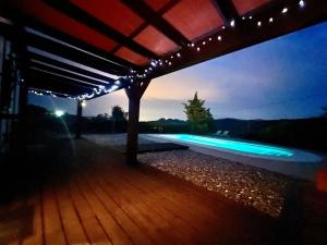 Basen w obiekcie Casa De Chenil - Caminito del Rey lub w pobliżu