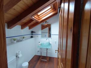 a bathroom with a sink and a mirror at Romántico acogedor apartamento en Llanes (Montaña) in Llanes