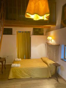 En eller flere senge i et værelse på Tenuta del Casale del Jazz - Jazz Emotional Experience - Rooms & Camping in the Countryside