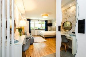 Łóżko lub łóżka w pokoju w obiekcie Apartamenty Usteckie