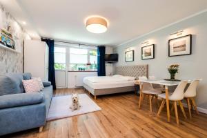 Łóżko lub łóżka w pokoju w obiekcie Apartamenty Usteckie