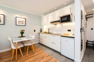 Kuchnia lub aneks kuchenny w obiekcie Apartamenty Usteckie