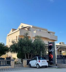 Το κτήριο όπου στεγάζεται  το διαμέρισμα