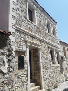 an old stone building with a door and windows at Yenifoça taş ev in Foça
