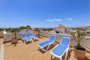 a group of chairs on the roof of a house at Casahost Fuerteventura Golf in La Guirra