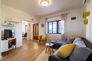 TV a/nebo společenská místnost v ubytování Apartment Korina Vela Luka Gradina