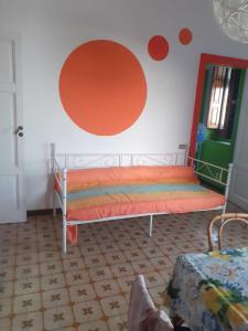 Een bed of bedden in een kamer bij Hostel Beach House
