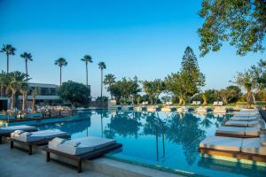 Bazén v ubytovaní KING MINOS RETREAT Resort & Spa alebo v jeho blízkosti