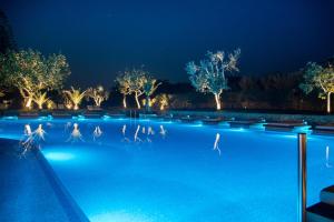 Bazén v ubytovaní KING MINOS RETREAT Resort & Spa alebo v jeho blízkosti
