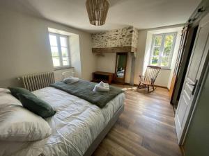 Ένα ή περισσότερα κρεβάτια σε δωμάτιο στο Le Val Éveillé - maison de maître de 1773 - 4*