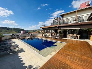 a swimming pool on the roof of a house at Pousada Quintal da Lua in Capitólio