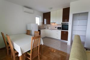 Kuchyň nebo kuchyňský kout v ubytování Apartments Gorančica