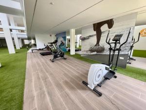 Fitness centrum a/nebo fitness zařízení v ubytování SEASCAPE LUXURY APARTMENT