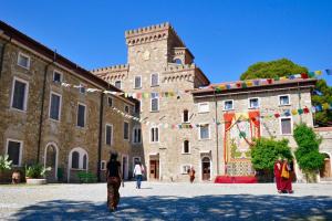 a group of people walking in front of a building at [cav Maura] relax toscana in Crocino