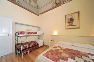Postel nebo postele na pokoji v ubytování Hotel Iris