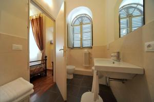 Koupelna v ubytování Hotel Iris