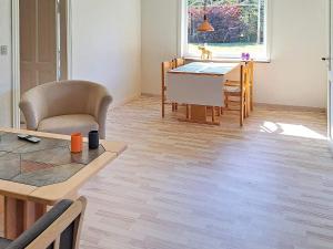 Posezení v ubytování 4 person holiday home in Hadsund-By Traum