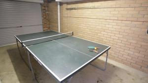 Kemudahan pingpong di Ocean Escape Twin Pines 8 Ocean views with spa atau berdekatan +6 gambar