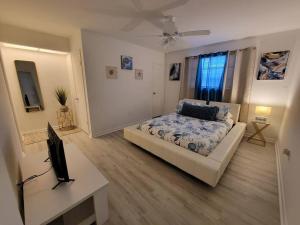 a living room with a bed and a television at Sol Miami # 2 with free parking in Miami