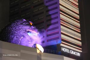 a sign for the hollywood casino in las vegas at night at Hotel Gracery Shinjuku in Tokyo