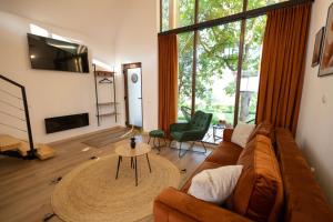 Μια τηλεόραση ή/και κέντρο ψυχαγωγίας στο MILLAR's