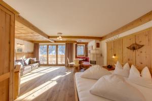Posteľ alebo postele v izbe v ubytovaní Dorfhotel Beludei + 37 fotografií