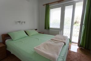 Postel nebo postele na pokoji v ubytování Apartments Gorančica