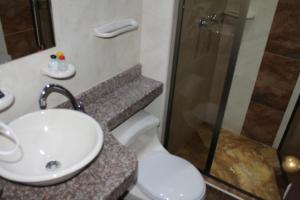 Koupelna v ubytování Hotel Castellana Inn