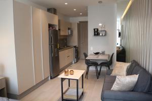 Dapur atau dapur kecil di Silver Studio Pool Comfy Garage CheckinEC