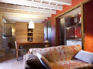 A kitchen or kitchenette at Masia el Puig