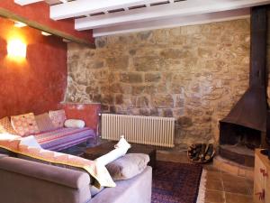A seating area at Masia el Puig