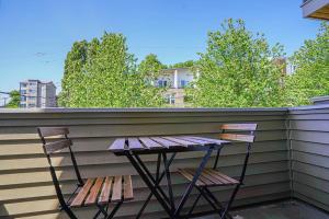 En balkong eller terrass på Exquisite Central Townhome with Spacious Loft and Gourmet Kitchen